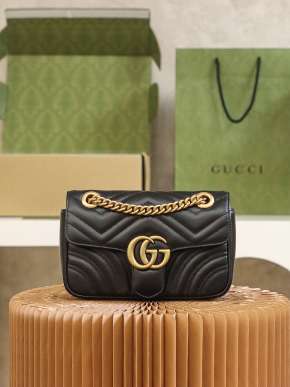 GUCCI Black Leather GG Marmont Shoulder Bag
